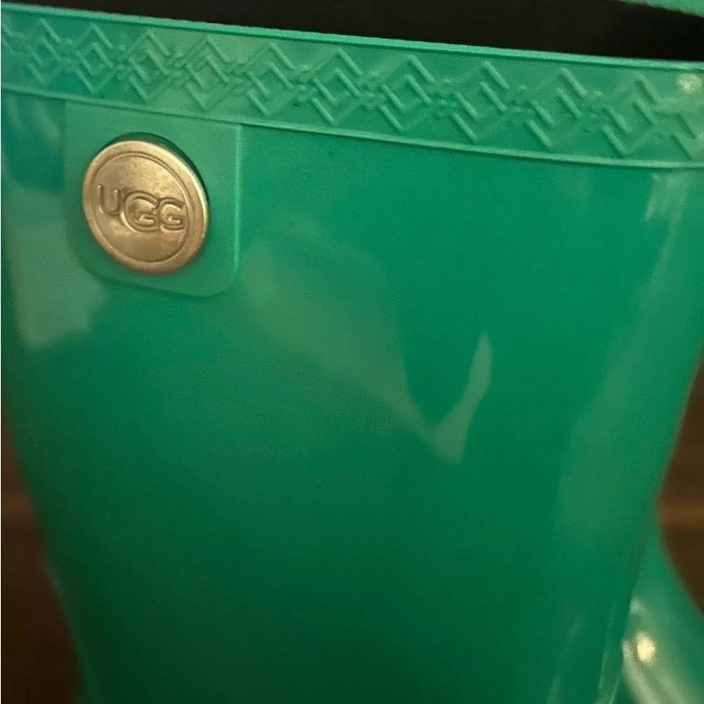 UGG Sienna Rain Boot in Green Pine Size 8 MSRP 70.00